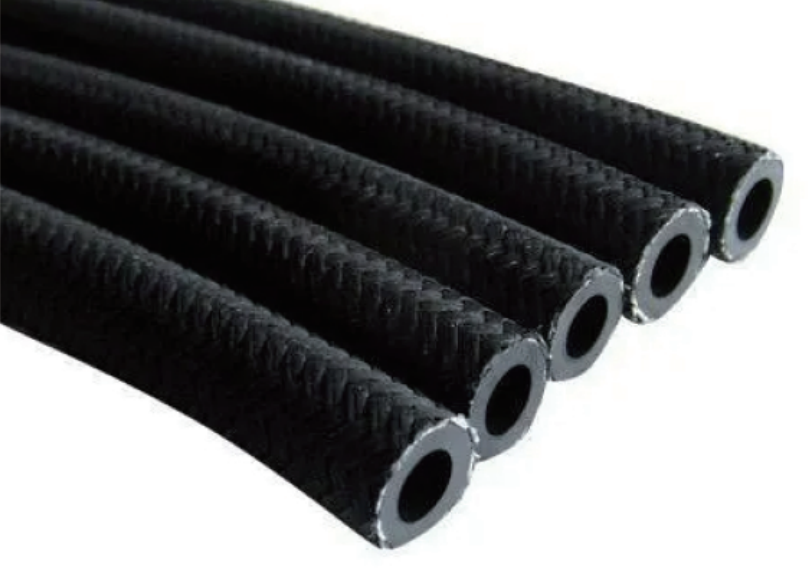 Manguera de combustible con cubierta textil